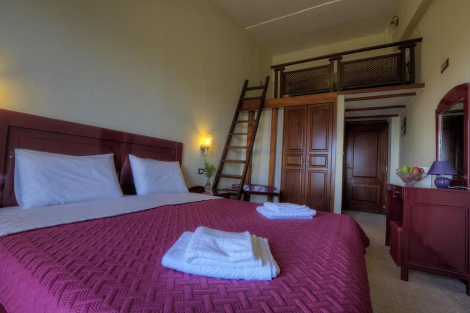 Hotel Isaraiko Spiti Agia Theodora Isaris Eksteriør billede