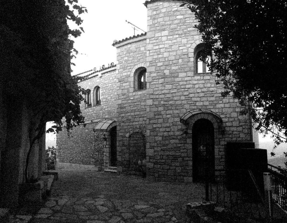 Hotel Isaraiko Spiti Agia Theodora Isaris Eksteriør billede