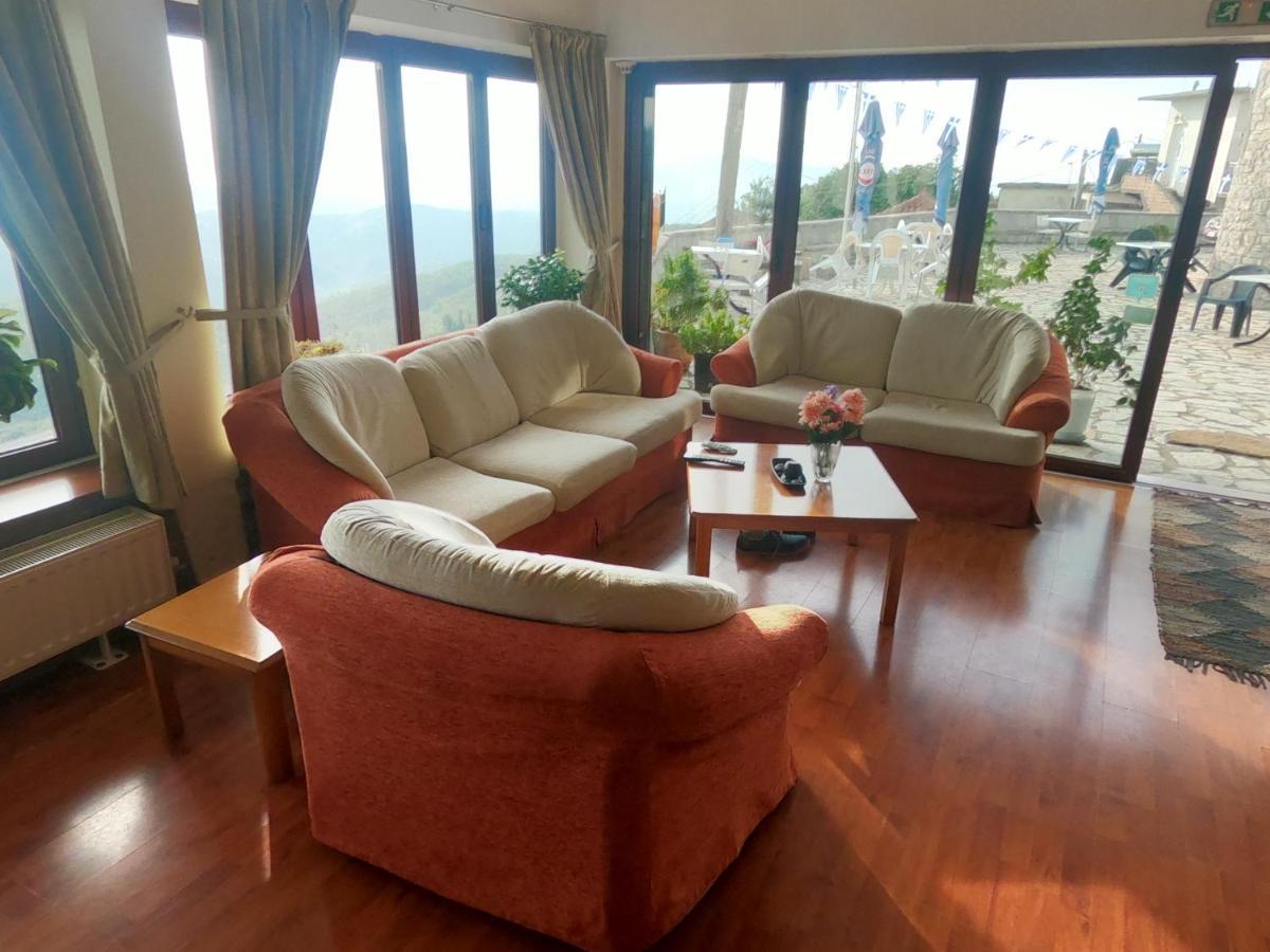 Hotel Isaraiko Spiti Agia Theodora Isaris Eksteriør billede