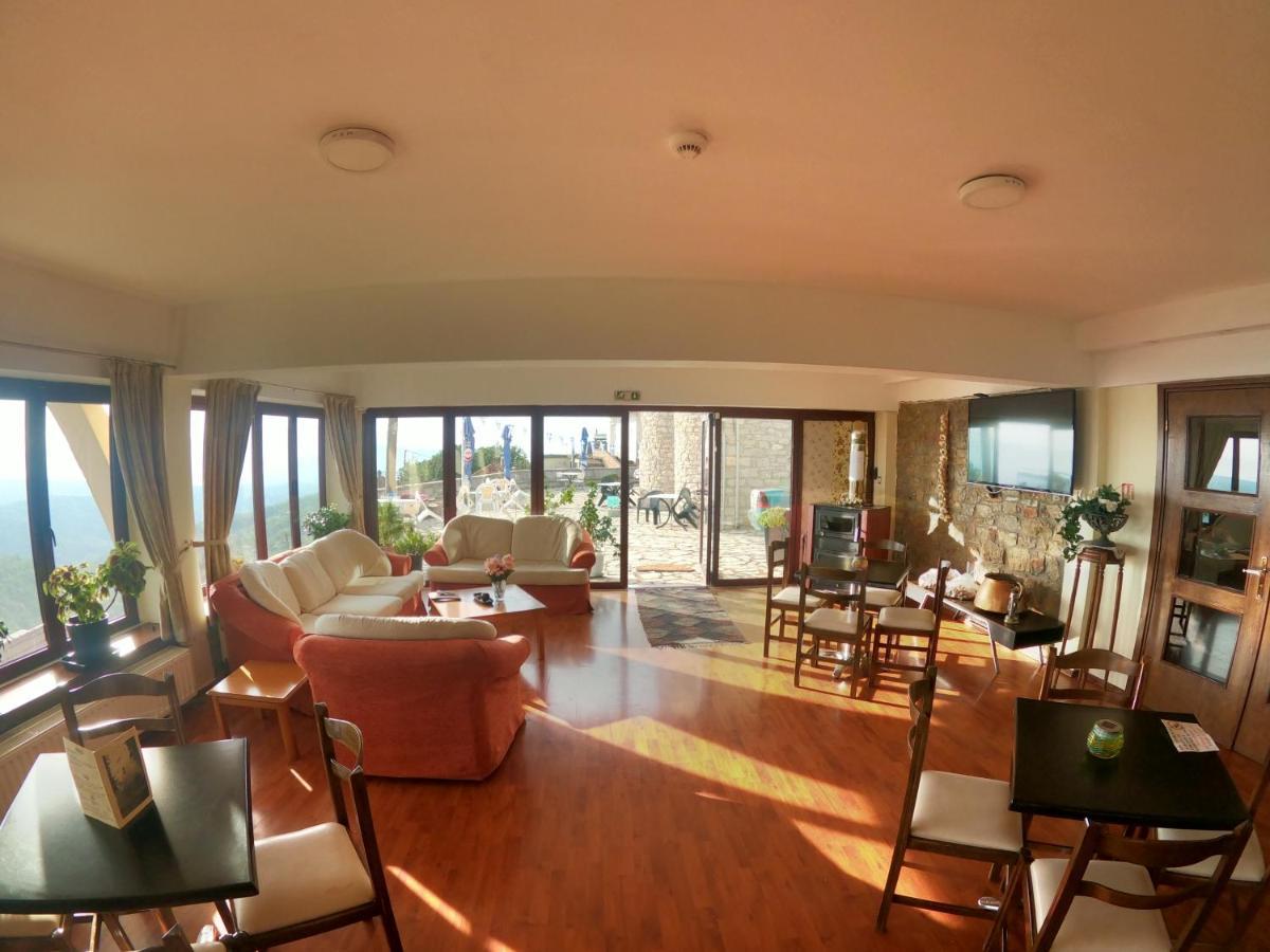 Hotel Isaraiko Spiti Agia Theodora Isaris Eksteriør billede