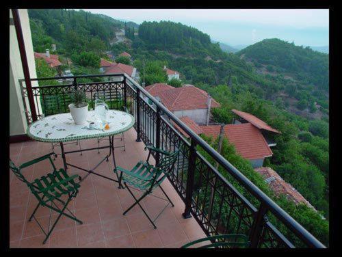 Hotel Isaraiko Spiti Agia Theodora Isaris Eksteriør billede