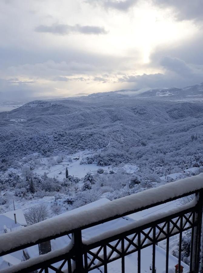 Hotel Isaraiko Spiti Agia Theodora Isaris Eksteriør billede