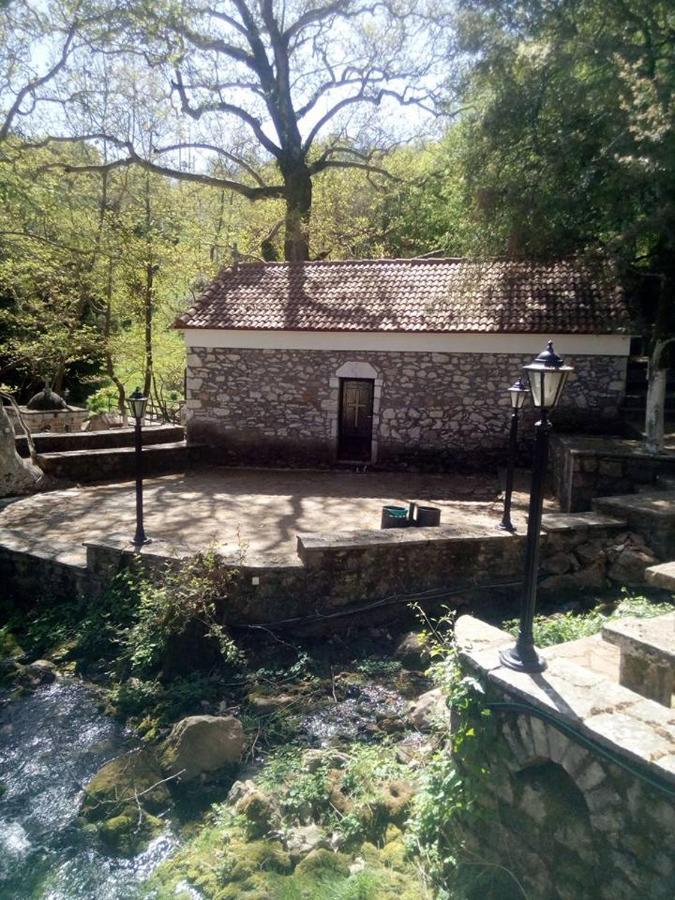 Hotel Isaraiko Spiti Agia Theodora Isaris Eksteriør billede