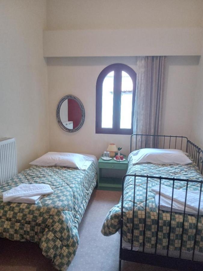 Hotel Isaraiko Spiti Agia Theodora Isaris Eksteriør billede