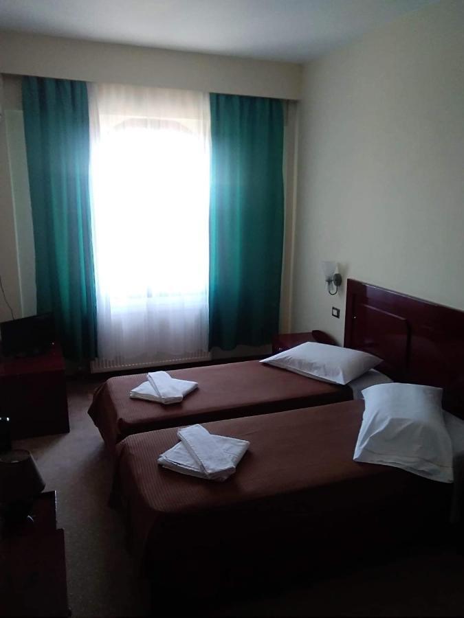 Hotel Isaraiko Spiti Agia Theodora Isaris Eksteriør billede