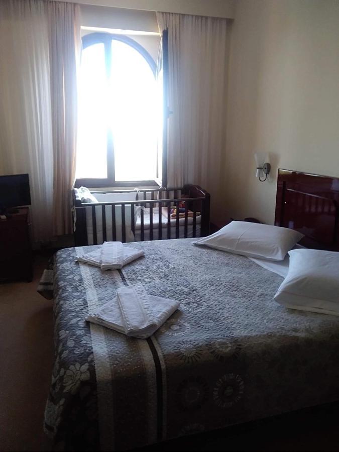 Hotel Isaraiko Spiti Agia Theodora Isaris Eksteriør billede